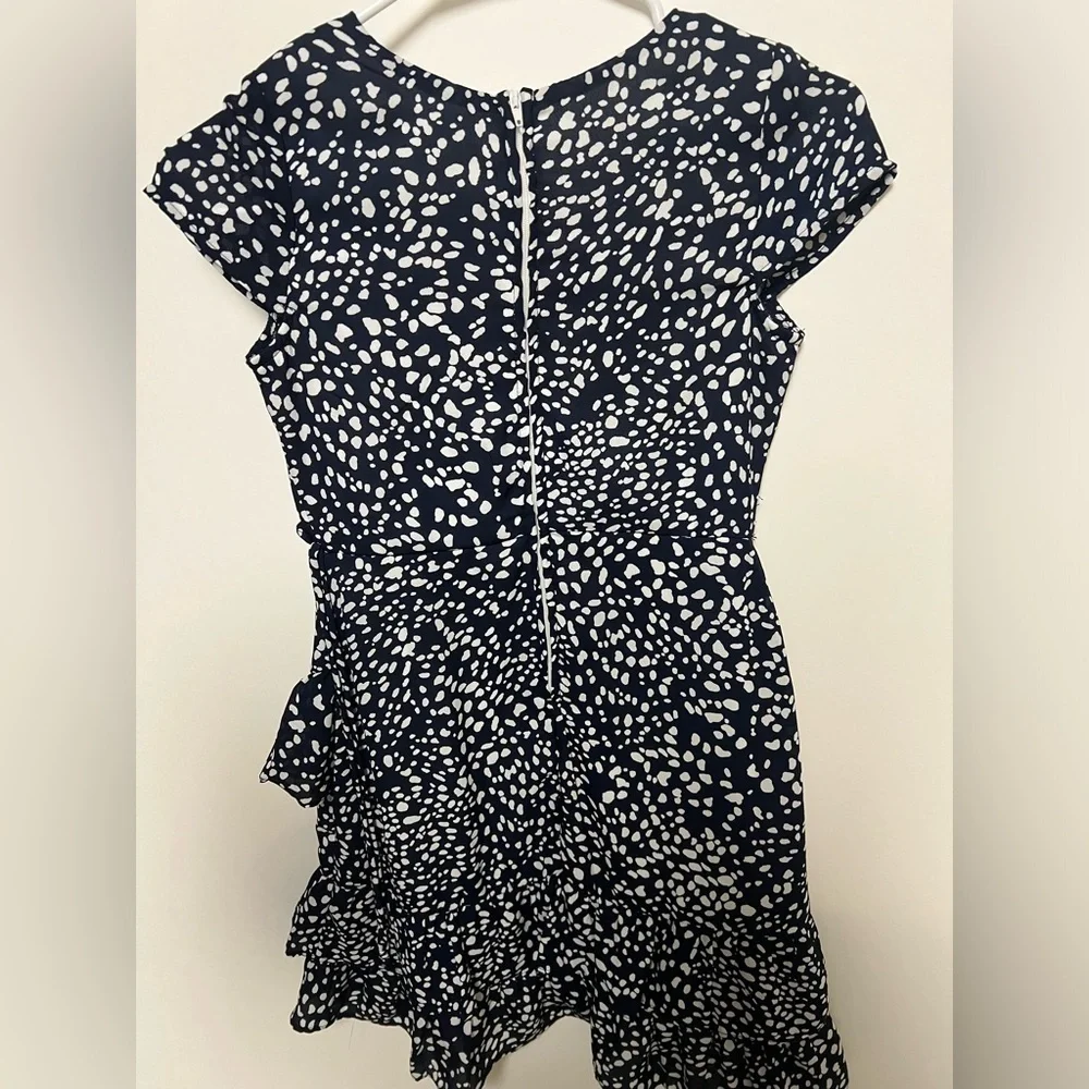 HONEY & ROSIE GIRLS NAVY & WHITE SLEEVELESS  V NECK DRESS. SIZE LARGE.
